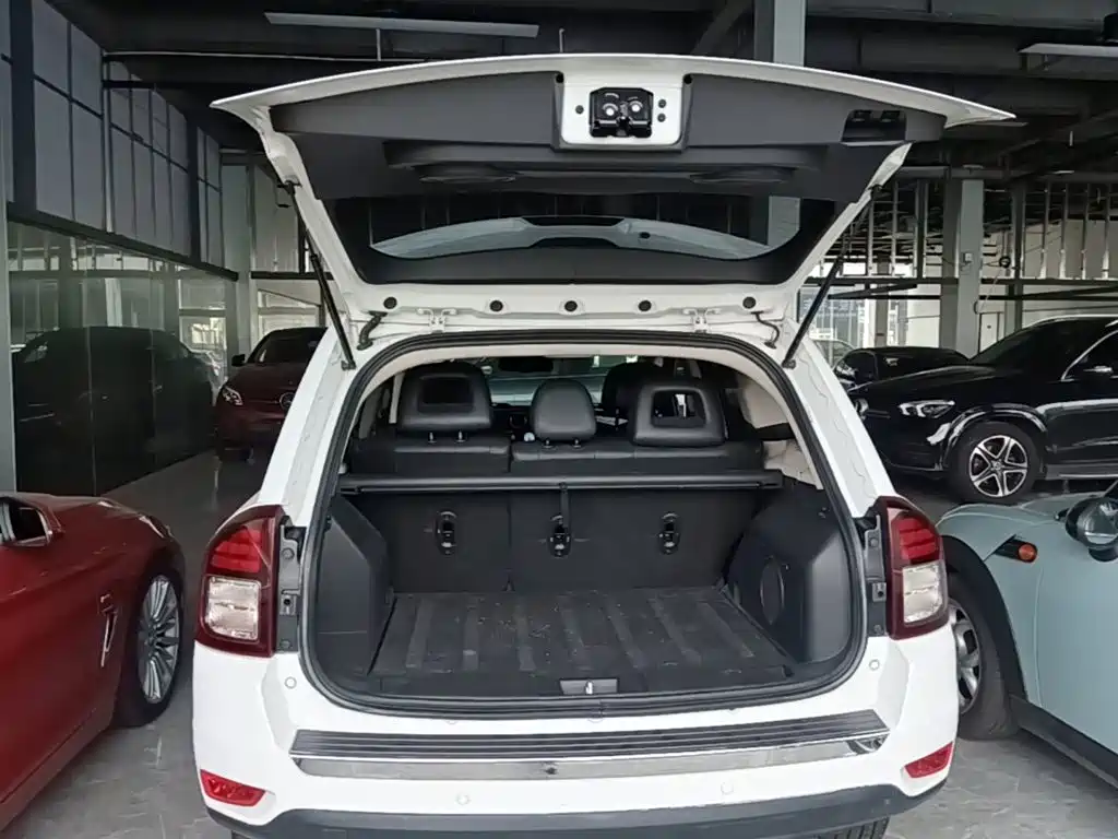 Jeep Compass (Import) — миниатюра 19