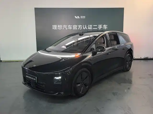 2025 Li Xiang i8