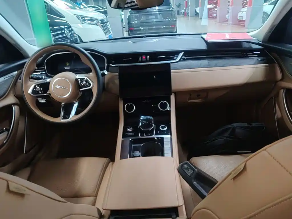 Jaguar XFL — миниатюра 10