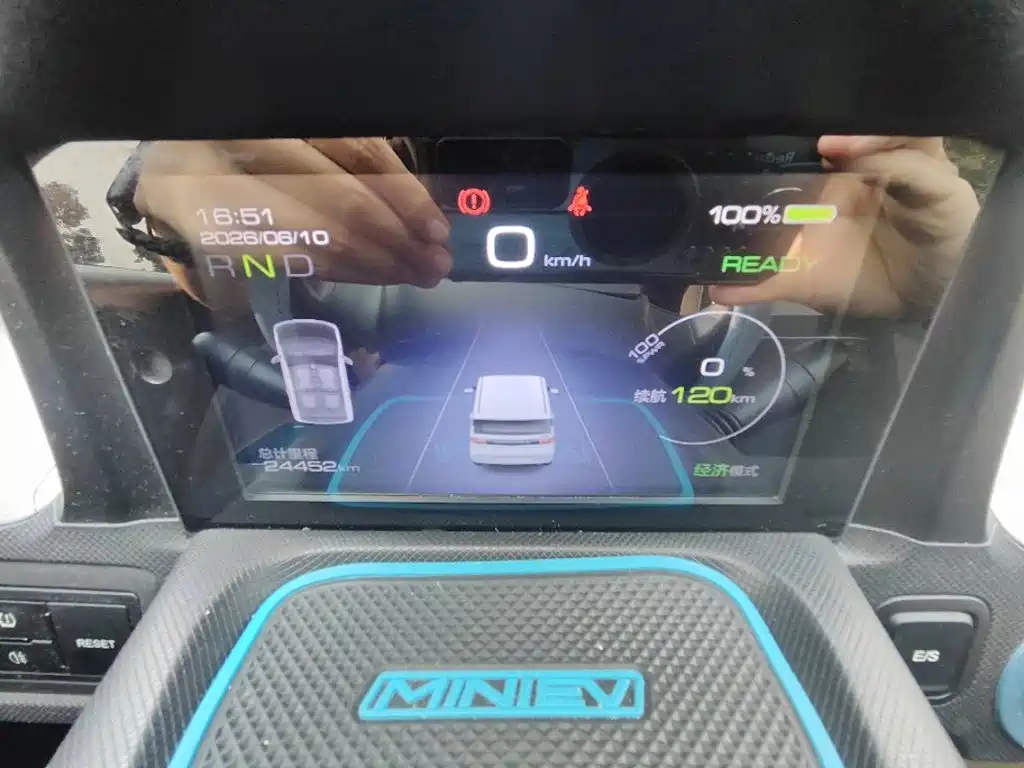Wuling MINIEV — миниатюра 7