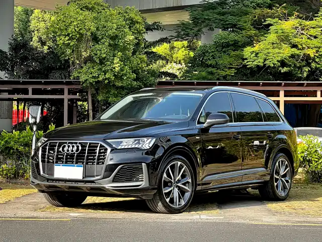 AUDI Q7 2021
