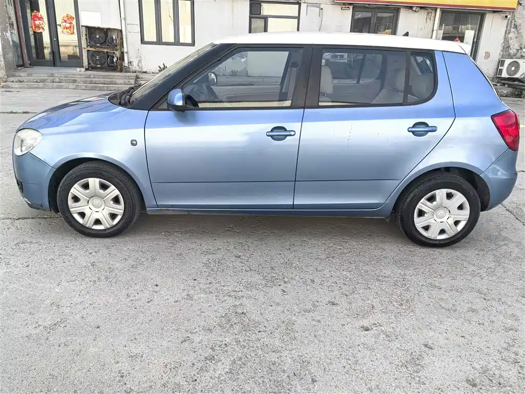 Skoda Fabia 1.4L Auto Crystal Supreme Edition, фото 13