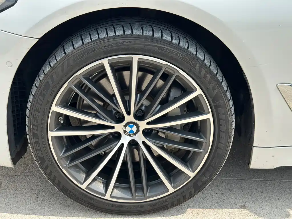 BMW 5 Series — миниатюра 21