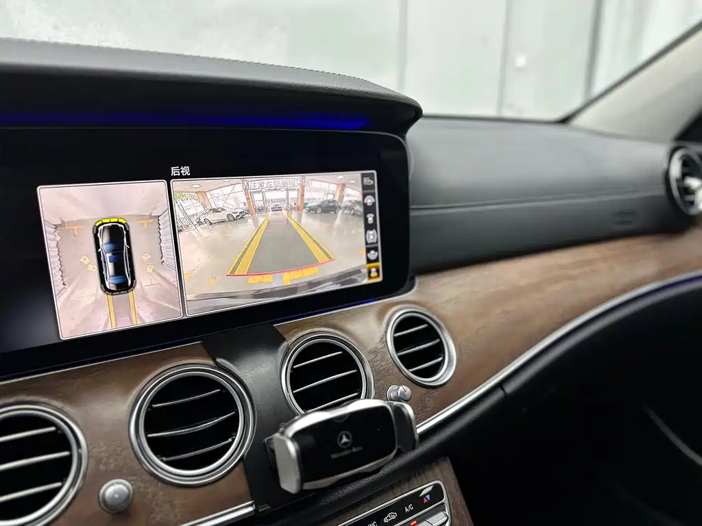 Mercedes-Benz E-Class — миниатюра 22