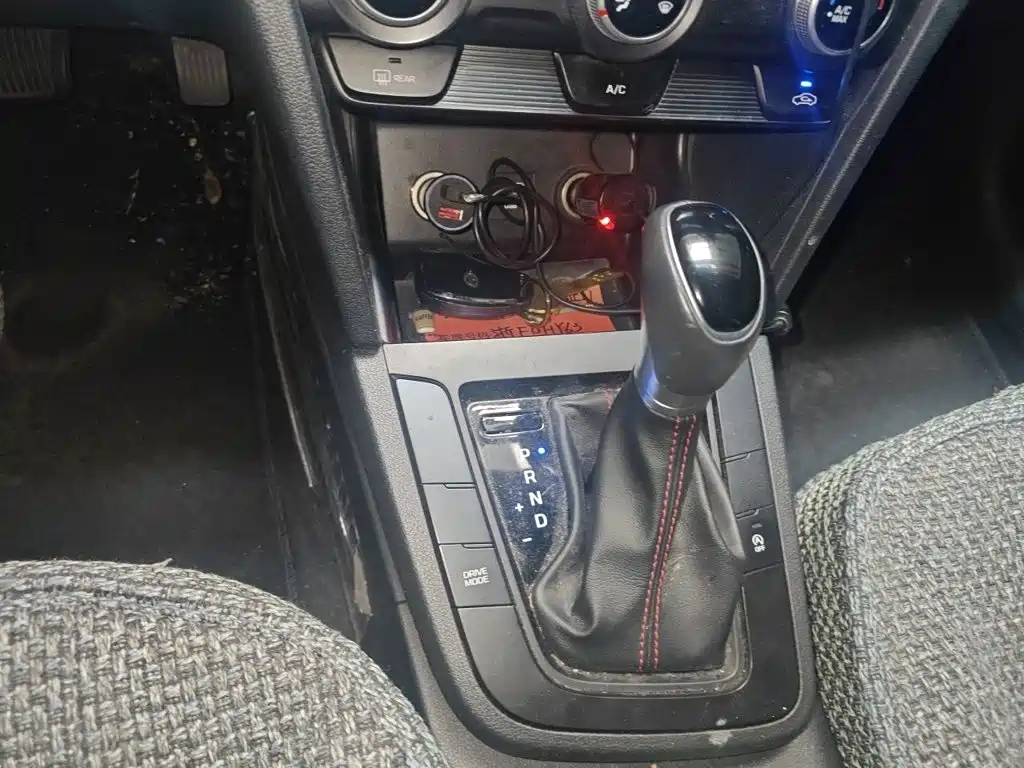 Hyundai Elantra — миниатюра 7