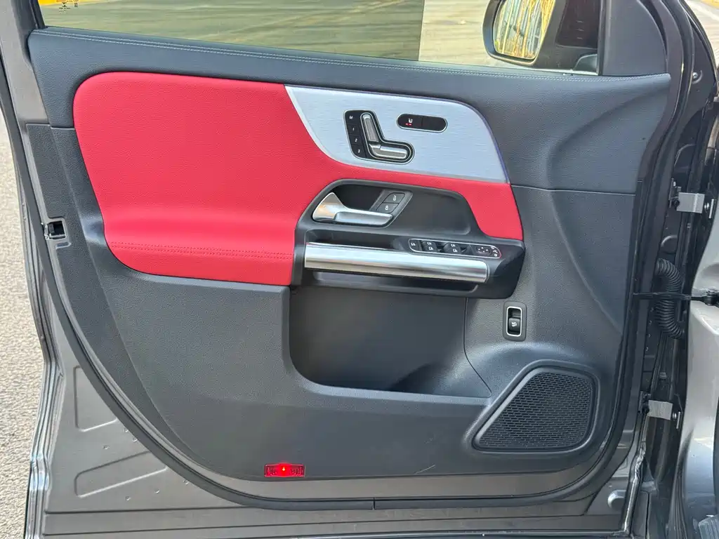 MERCEDES-BENZ GLA AMG