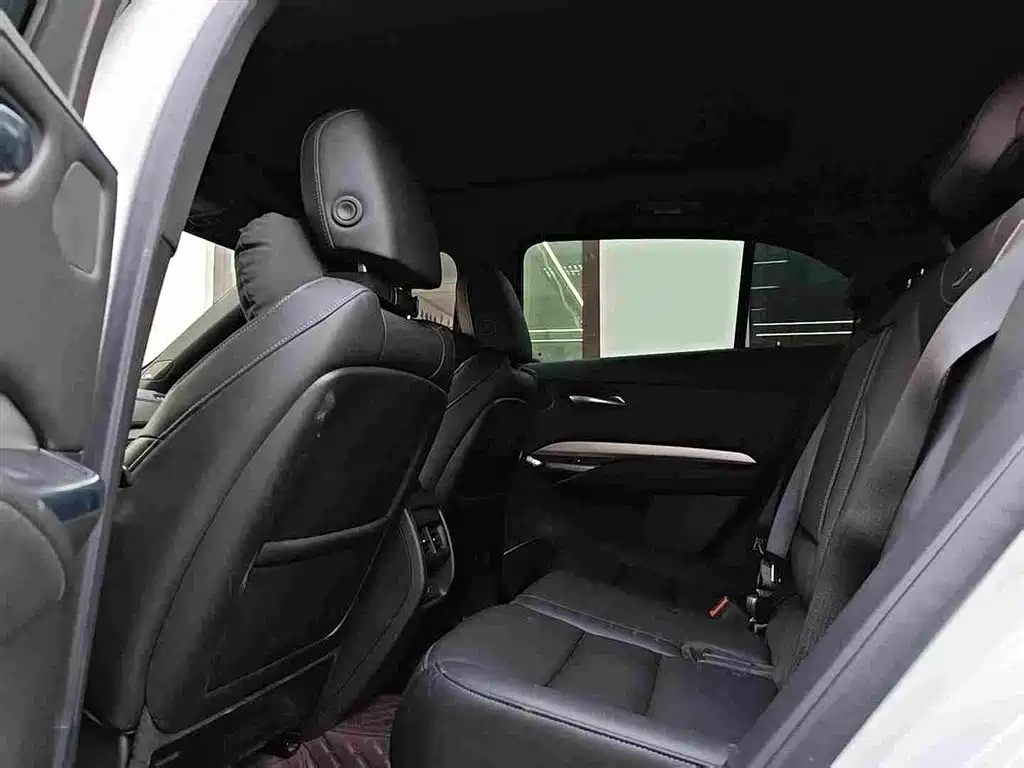 Cadillac XT4 — миниатюра 5