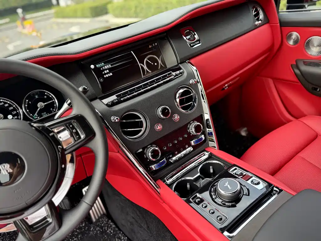 Rolls-Royce Cullinan — миниатюра 12
