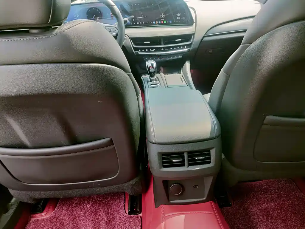 Cadillac CT5 — миниатюра 28