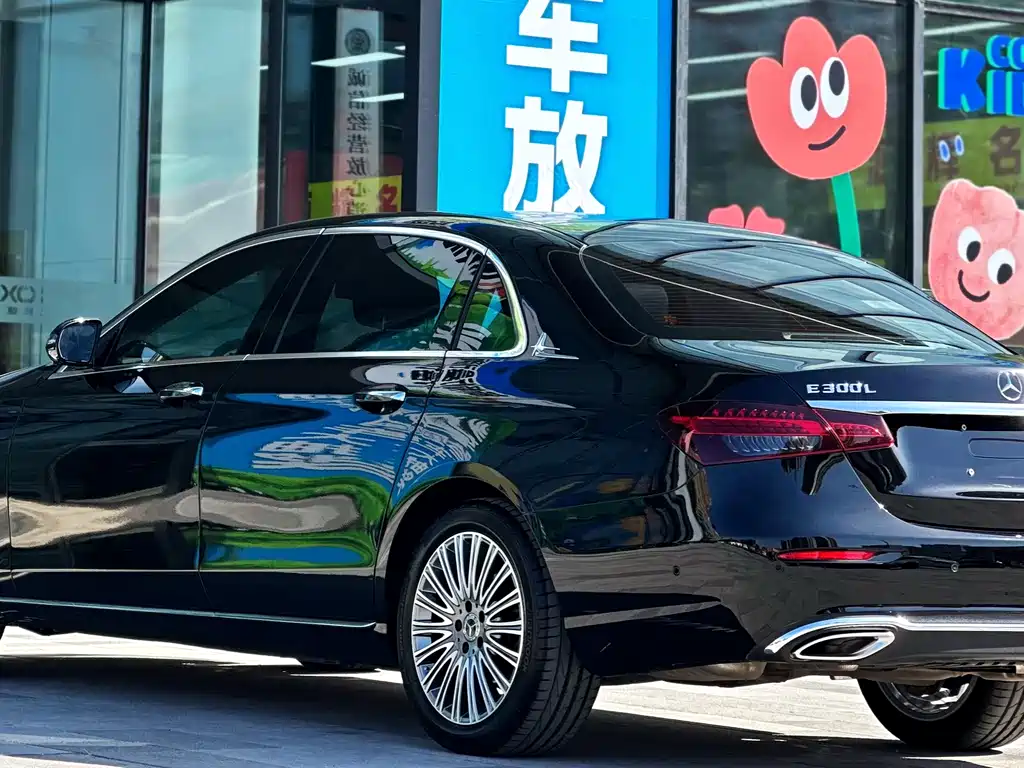 MERCEDES-BENZ E CLASS