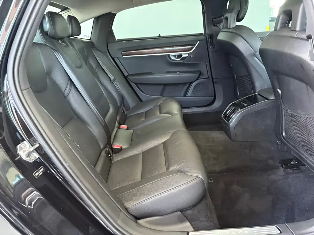 Volvo S90 2018 T4