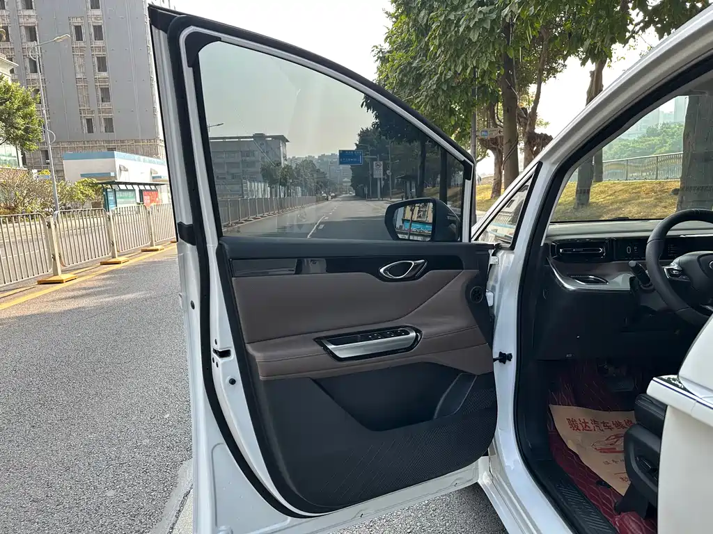 GAC TRUMPCHI E8 NEW ENERGY