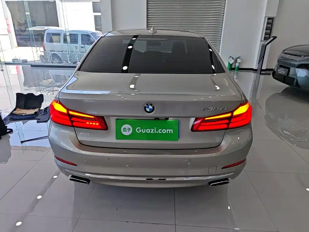 BMW 5 Series — миниатюра 6
