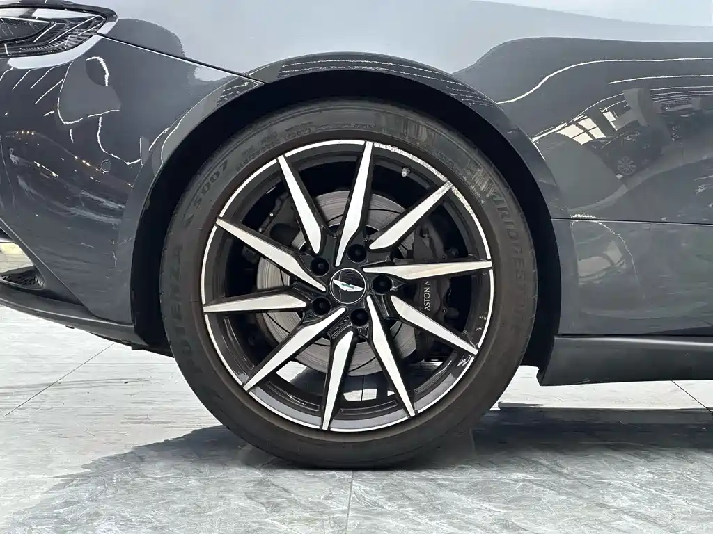 Aston Martin DB11 2019 4.0T V8 Coupe