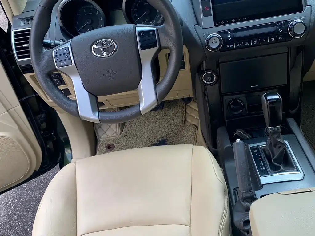 Toyota Land Cruiser Prado 2016 2.7L AT Standard