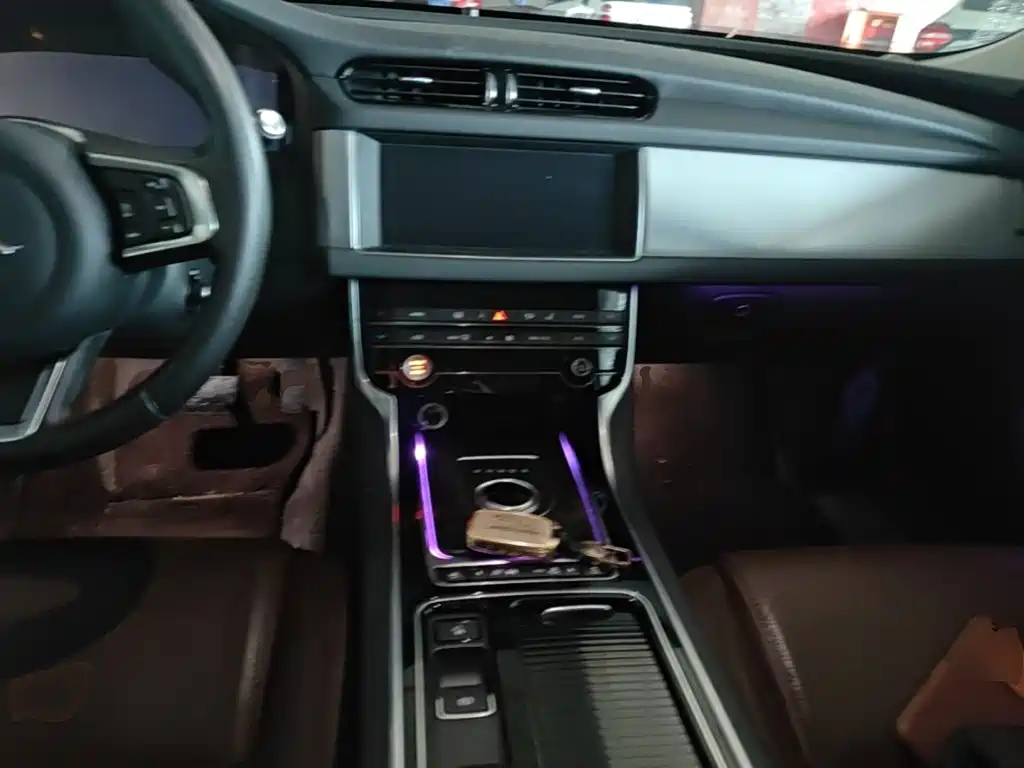 Jaguar XFL — миниатюра 10