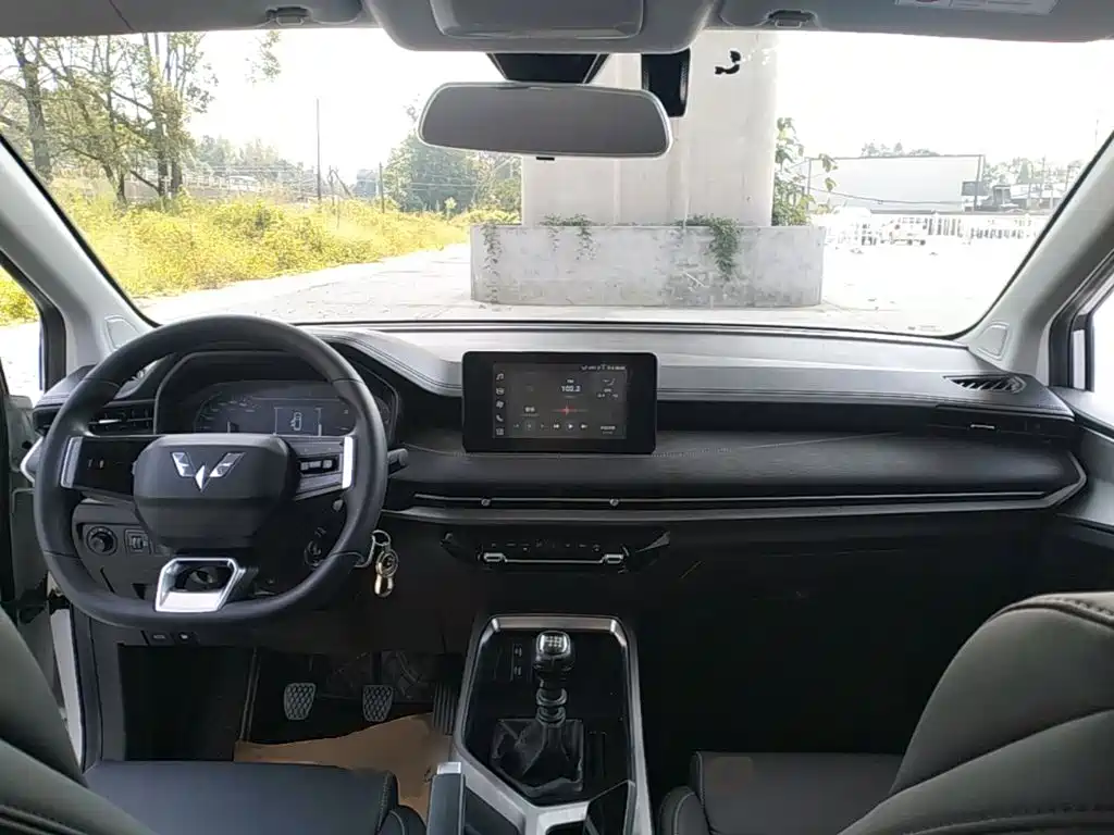 Wuling Jiachen — миниатюра 10