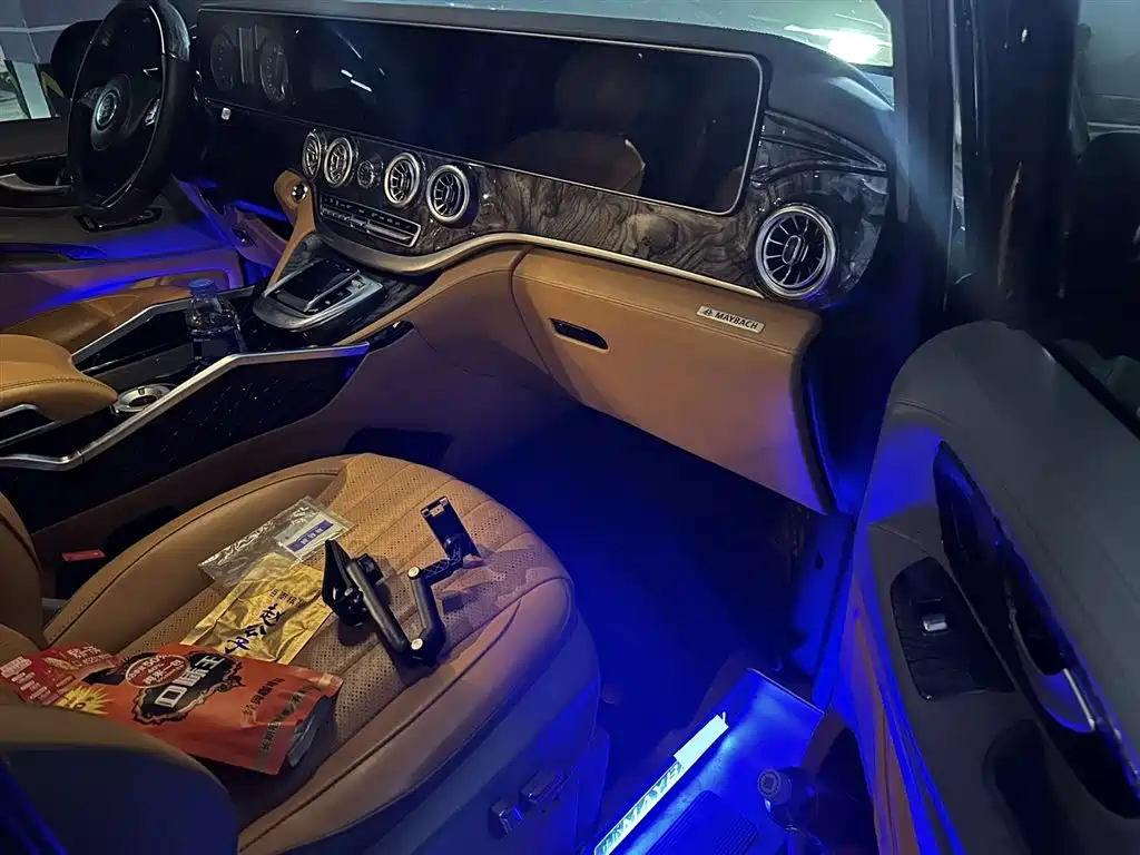 Mercedes-Benz Vito 2023 2.0T Elite 7 мест