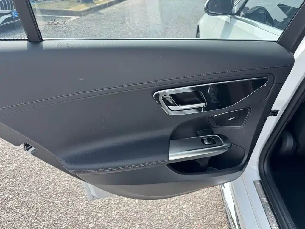 Mercedes-Benz C-Class — миниатюра 14