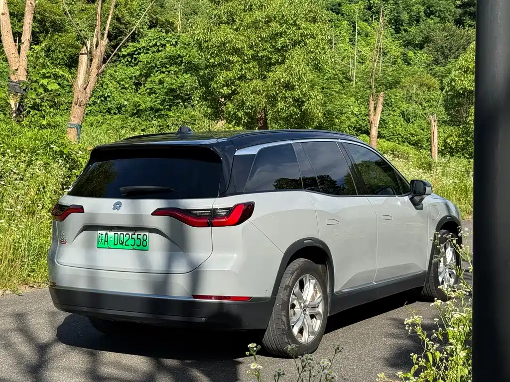 NIO ES8 2020 450KM мест