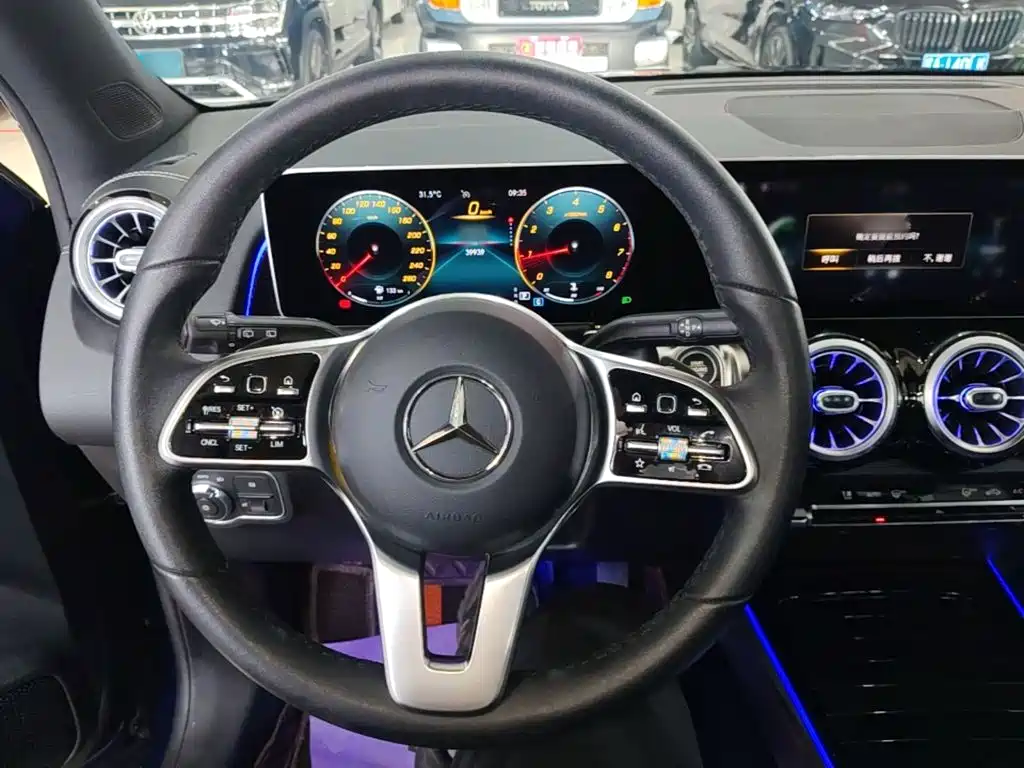 Mercedes-Benz GLB — миниатюра 11