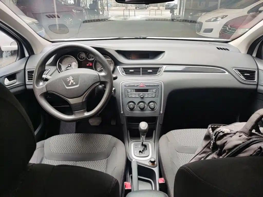Peugeot 308 — миниатюра 10
