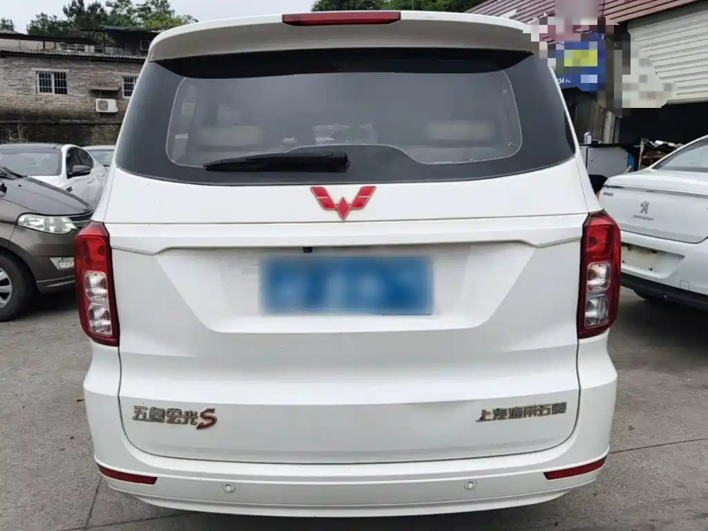 Wuling Hongguang — миниатюра 6
