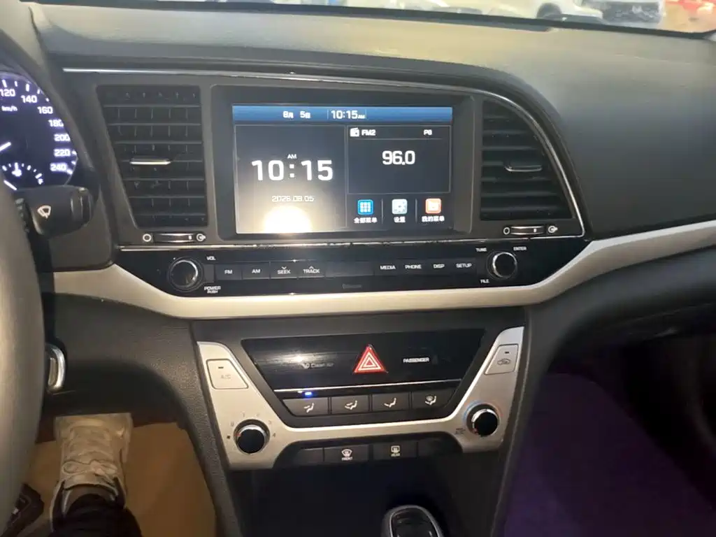 Hyundai Elantra — миниатюра 13