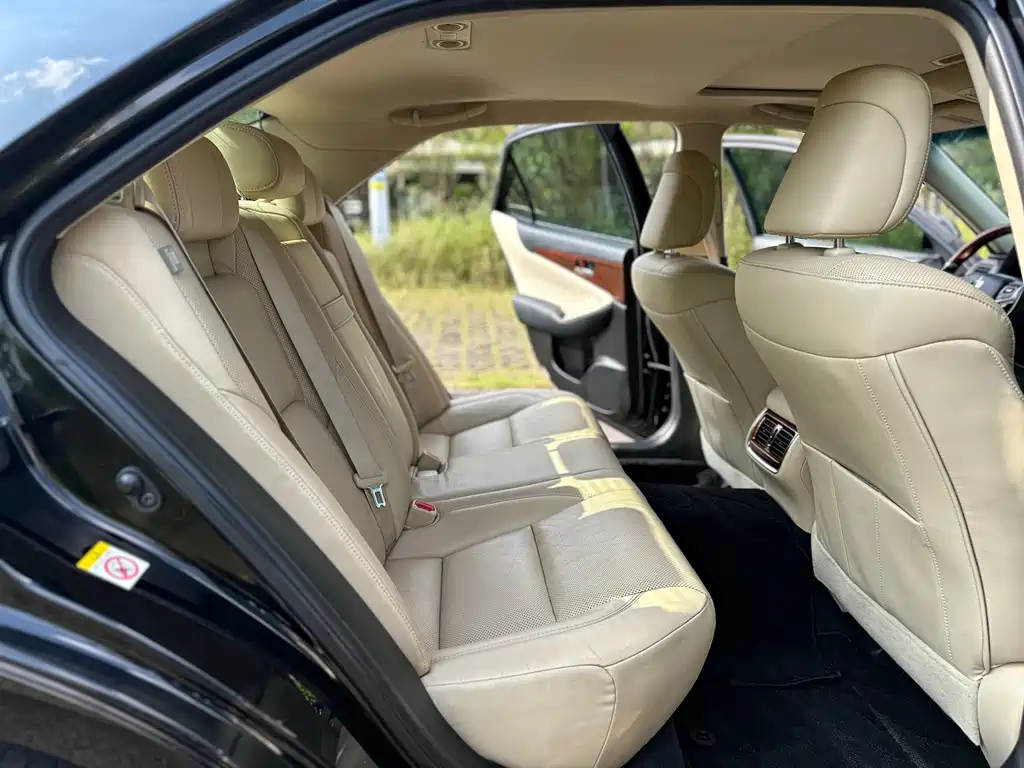 Toyota Crown — миниатюра 17
