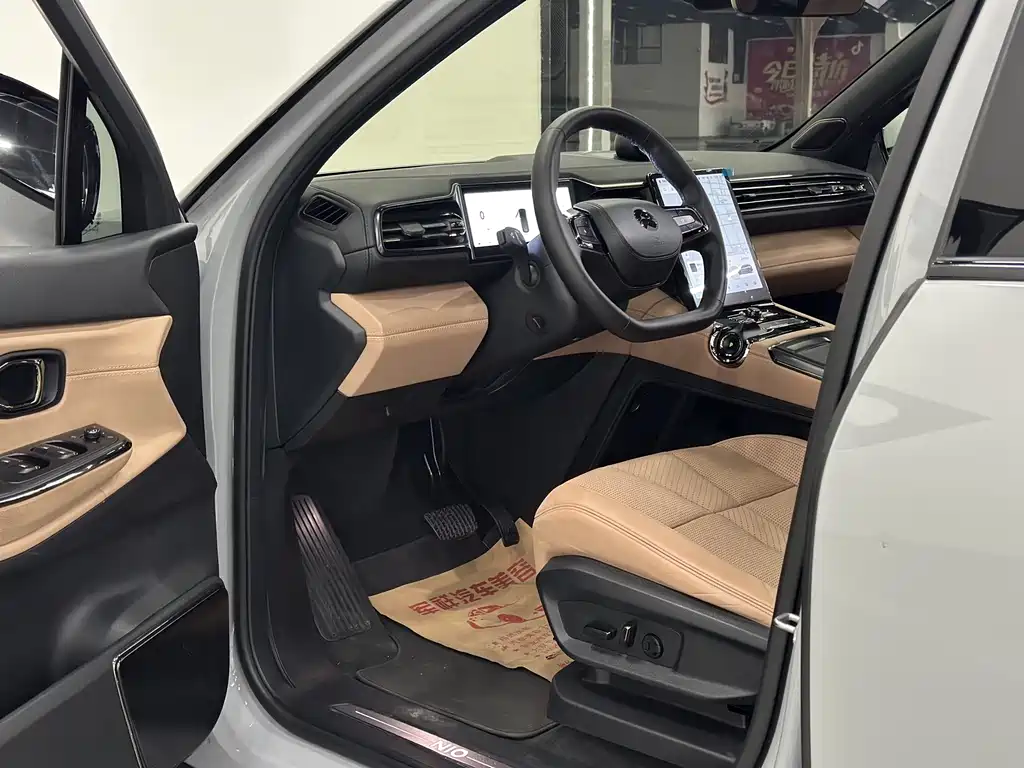 NIO ES8 2020 415KM мест