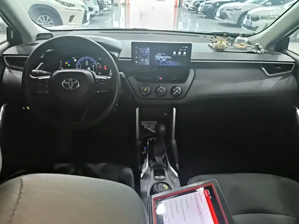 Toyota Corolla Cross — миниатюра 10