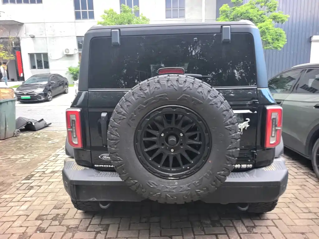 Ford Bronco — миниатюра 5