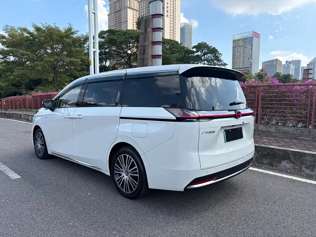 GAC Motor Trumpchi E8 PHEV — миниатюра 4