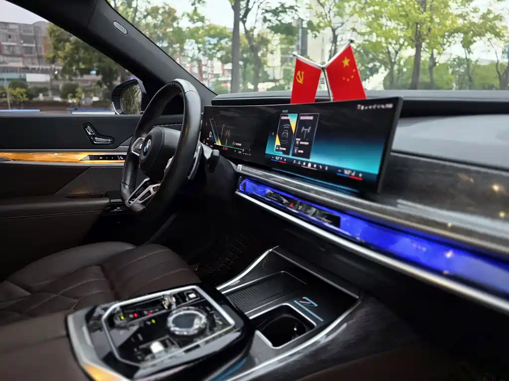 BMW 7 Series — миниатюра 11
