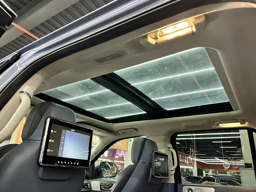 Lincoln Navigator — миниатюра 13