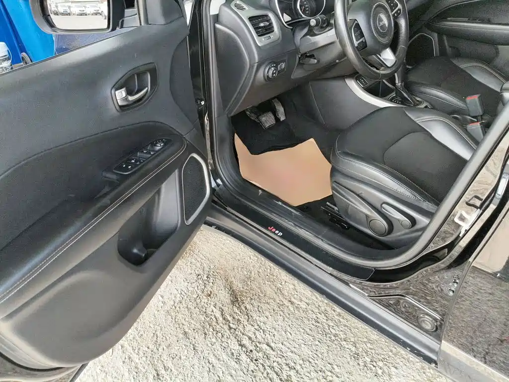 Jeep Compass — миниатюра 12