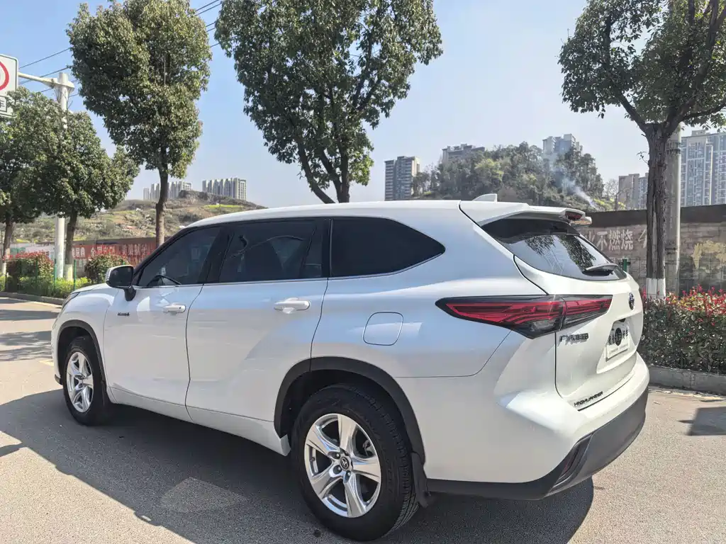 TOYOTA HIGHLANDER