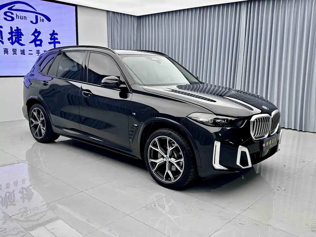BMW X5 2023 xDrive 30Li Premium M Sport