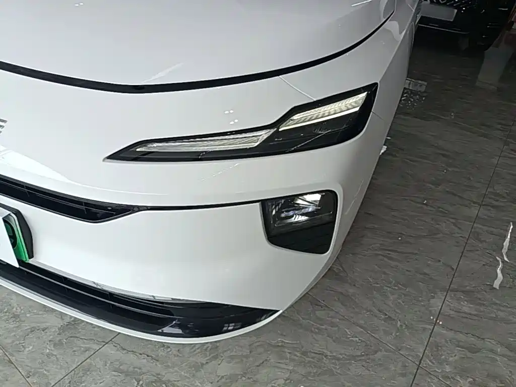 Roewe Young Wai D6 — миниатюра 24