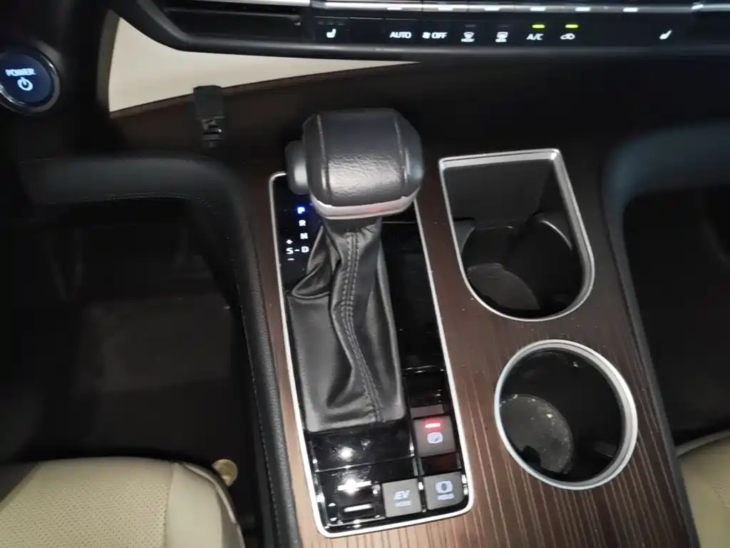 Toyota Granvia — миниатюра 14