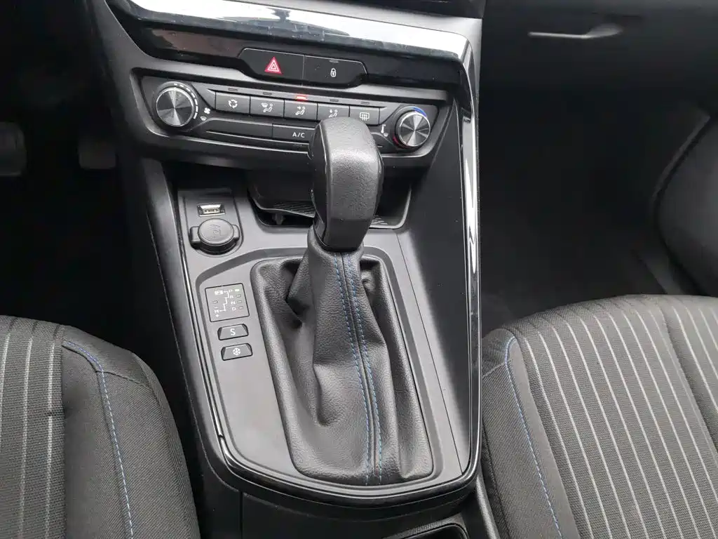 Peugeot 308 — миниатюра 13