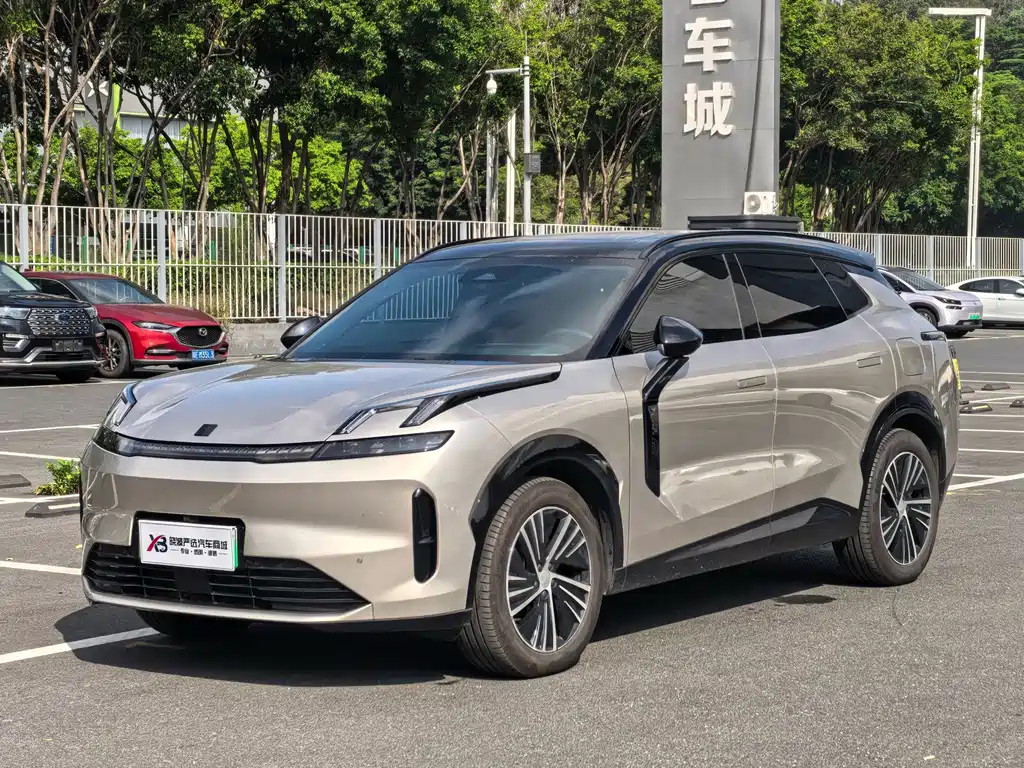 Lynk & Co 08 EM-P