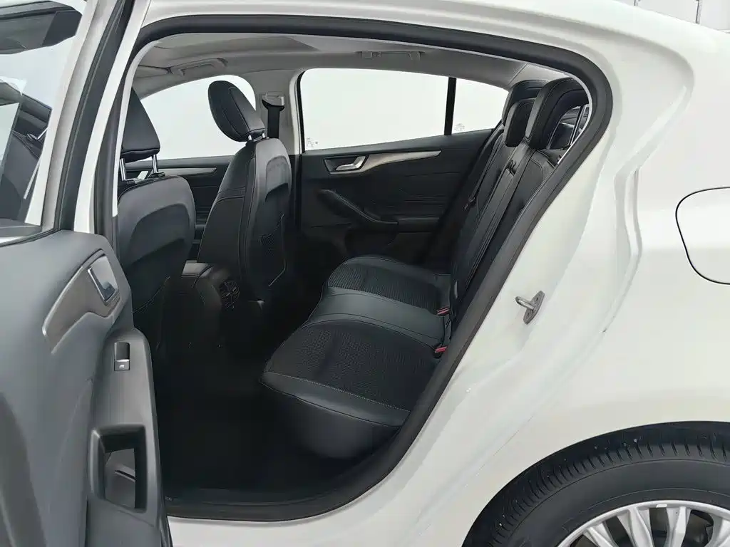 Ford Focus — миниатюра 15