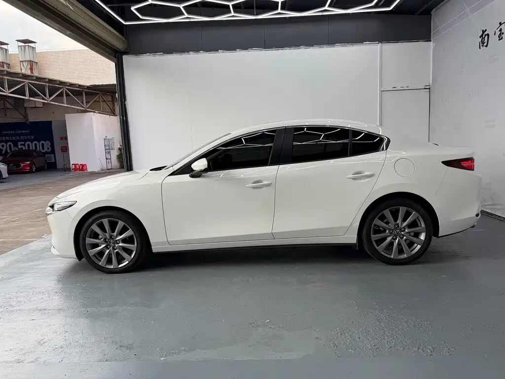 Mazda 3 Axela — миниатюра 9