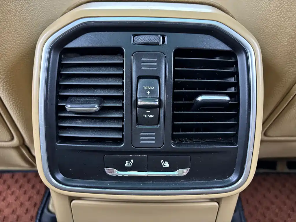 Porsche Macan — миниатюра 10