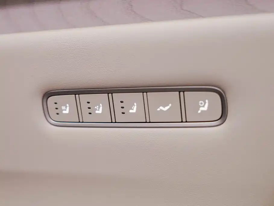 Li Auto Li L8 — миниатюра 25