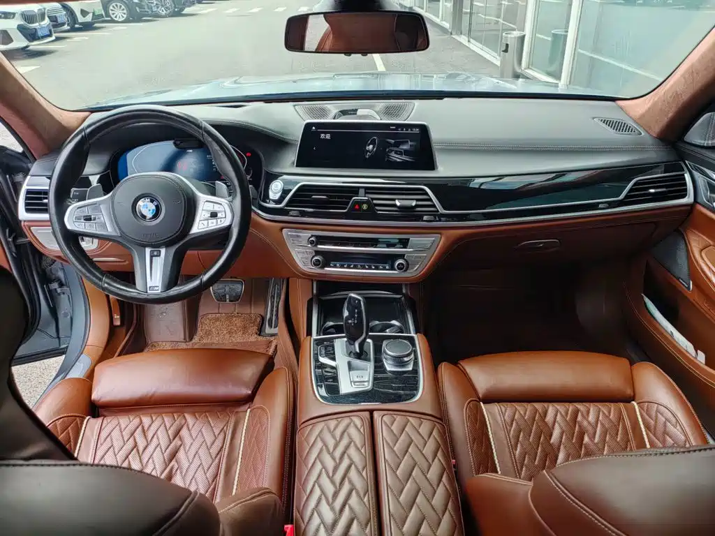 BMW 7 Series — миниатюра 7