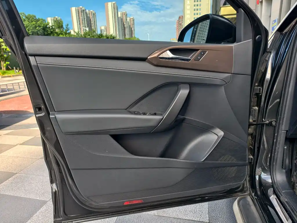 Volkswagen Tharu 2020 330TSI Luxury VI