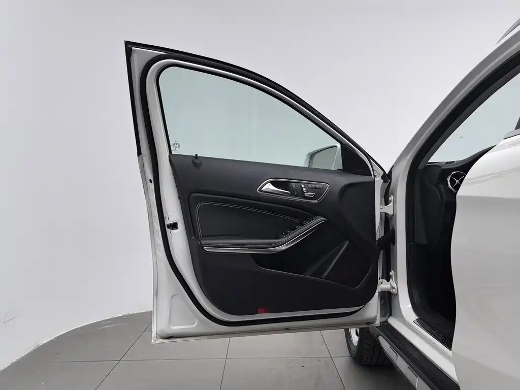 Mercedes-Benz GLA — миниатюра 8