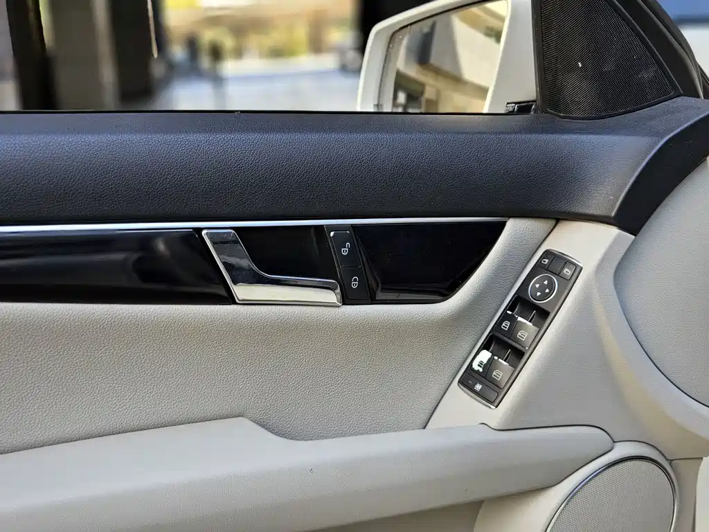 Mercedes-Benz C-Class — миниатюра 21